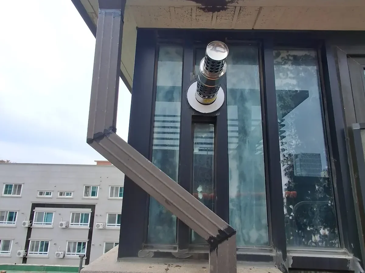 선홈통 파손 수리 시공 전
